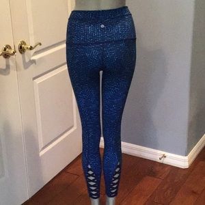 Lululemon blue pattern special edition tights (6)